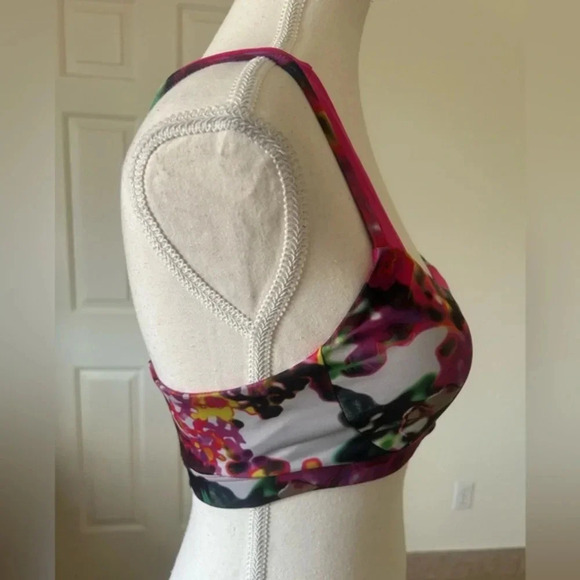 Adidas GT Supernova Green Print‎ and Mesh Logo Sports Bra Size Small (8/10) - Picture 4 of 12